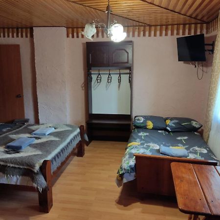 Hotel V Ulyanu à Yaremtche Extérieur photo
