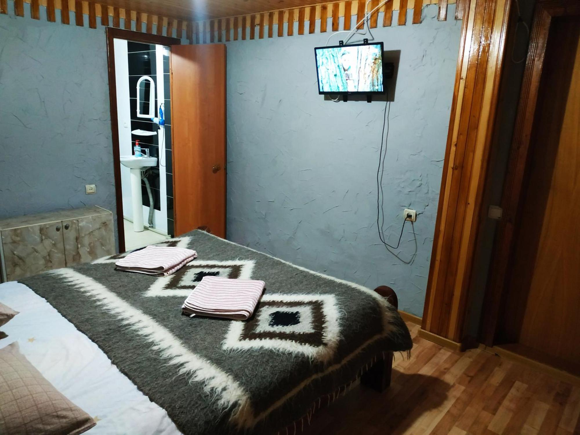 Hotel V Ulyanu à Yaremtche Extérieur photo
